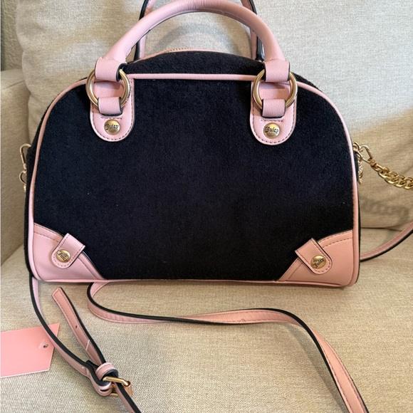 Beautiful JUICY COUTURE JUICY LOVERS CLUB BOWLER LIQUORICE PINK XBODY Bag - Picture 11 of 16